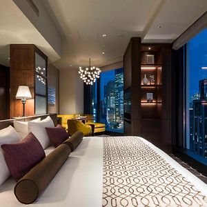 Kamer met een King Size Bed op de Hoek